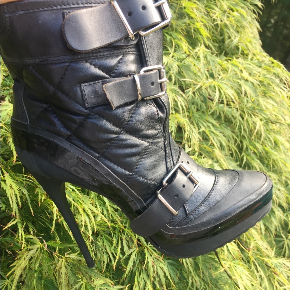 Burberry Women’s Ankle Boots Black Quilted Size 10